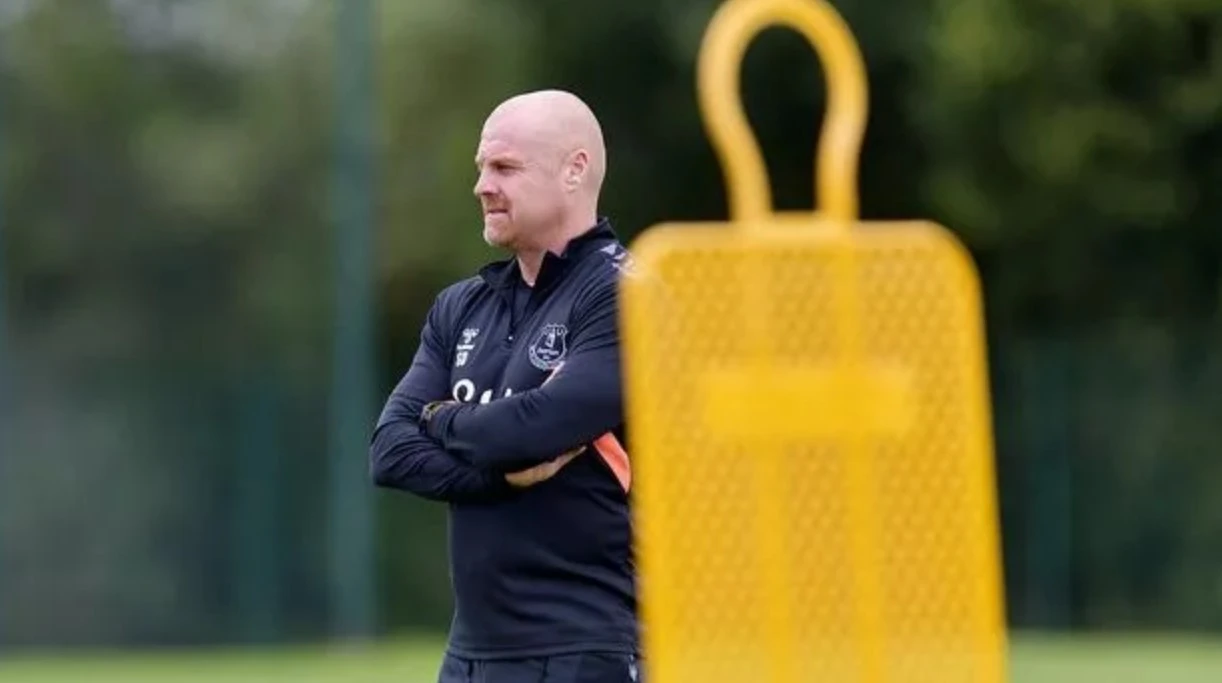 Sean Dyche considers veteran player’s versatility in multiple positions for Everton